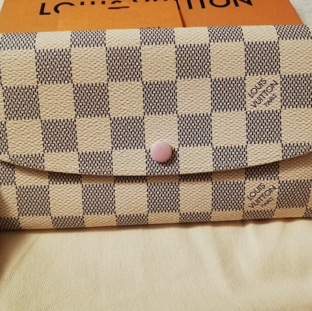 LV Emilie Wallet